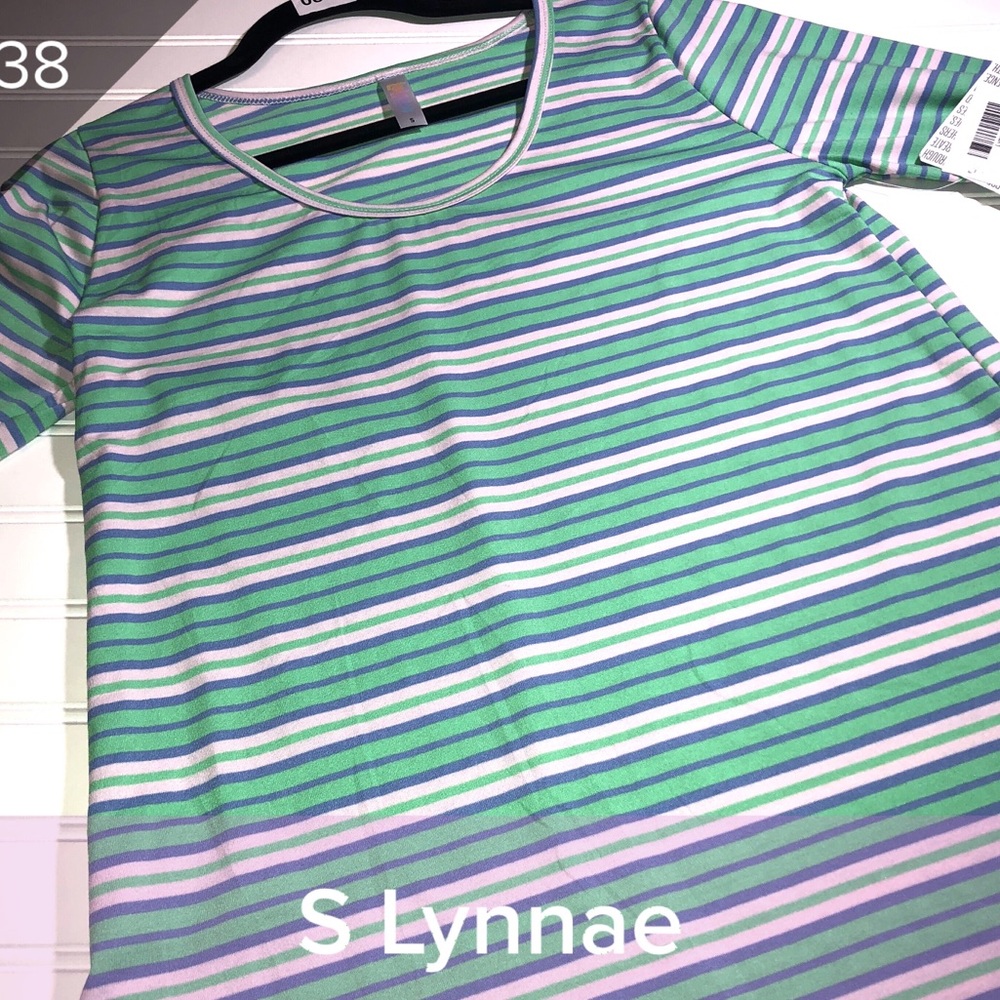 NWT small LulaRoe lynnae shirt